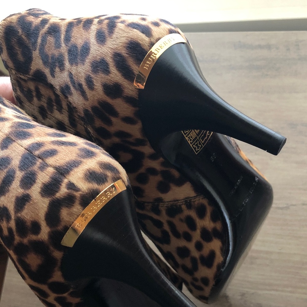 NWT Burberry Castlemore Animal Print Ankle Booties size 38 - Picture 5 of 13